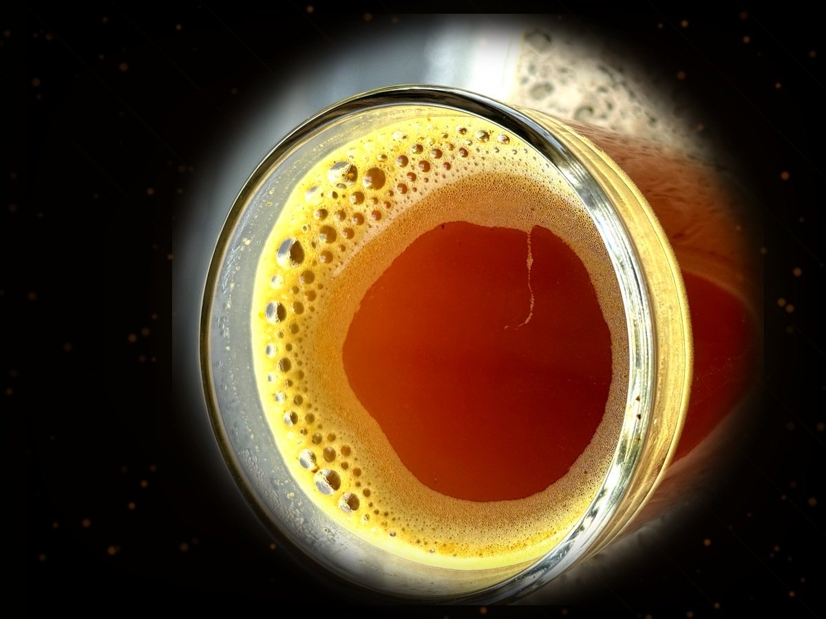 Epicafe Longevity Blend — golden espresso with natural bioactive spices, artisan-roasted in Madrid